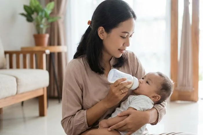 Takaran Susu Bayi 6 Bulan: Minum Berapa ML Ya?