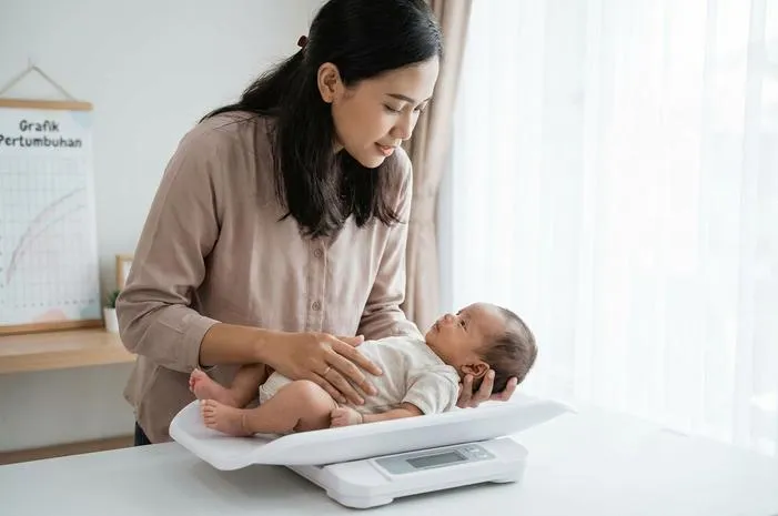 Berat Badan Bayi 1 Bulan: Idealnya Segini Bunda!
