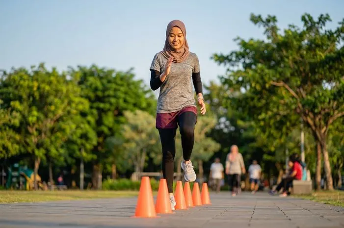 7 Contoh Latihan Kecepatan, Gerak Lincah Makin Cepat!