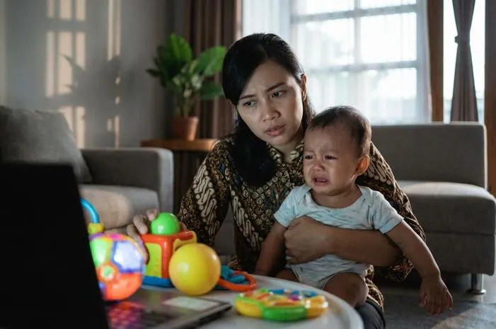 Bayi Rewel Terus? Mungkin Overstimulasi pada Bayi!