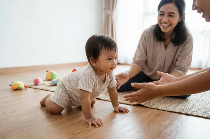 Kapan Bayi Bisa Merangkak? Cek Usia Idealnya di Sini