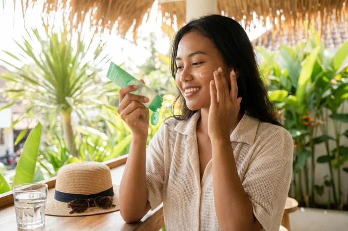 Azarine Hydrasoothe Sunscreen Gel SPF45 PA++++ No Whitecast