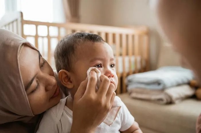 Mata Bayi Berair: Normal atau Bahaya? Cek di Sini!