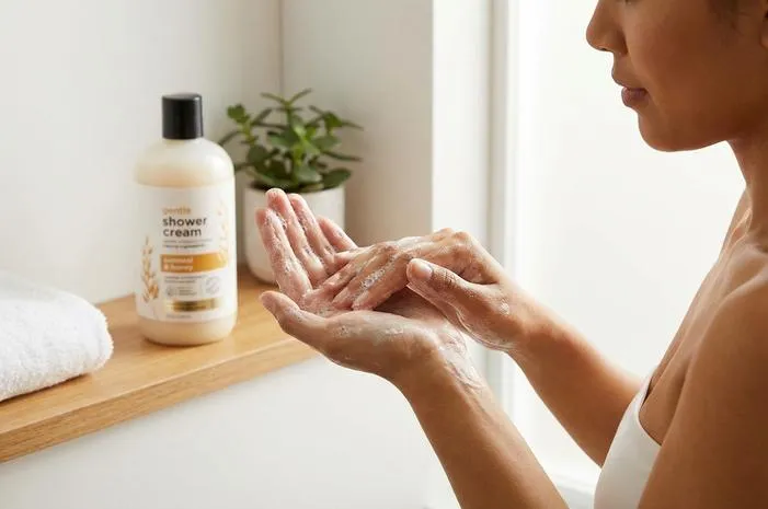 Sabun Mandi untuk Kulit Kering: Lembap Sepanjang Hari!