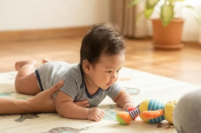 Tummy Time Bayi 2 Bulan: Otot Kuat, Kepala Bundar!