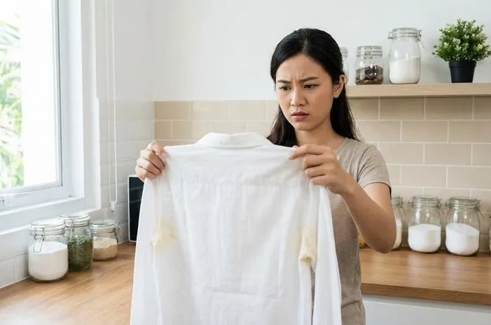 Tips Ampuh Menghilangkan Noda Kuning di Baju Putih