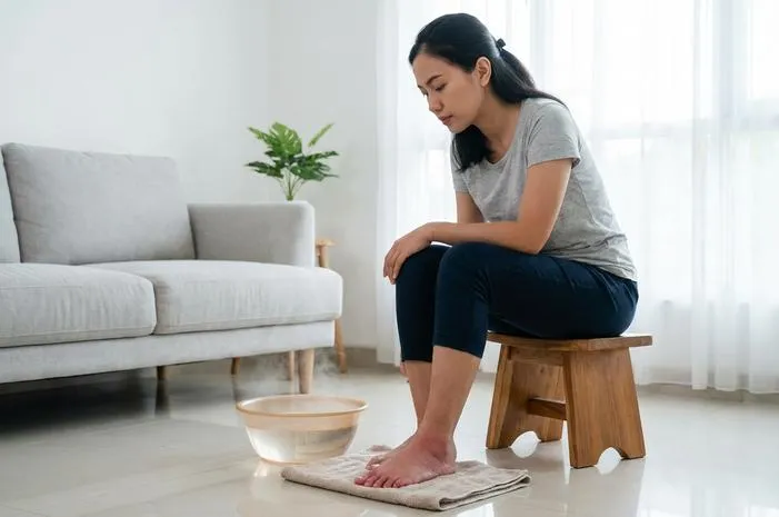 Bukan Cuma Enak, Ini Efek Samping Rendam Kaki Air Hangat