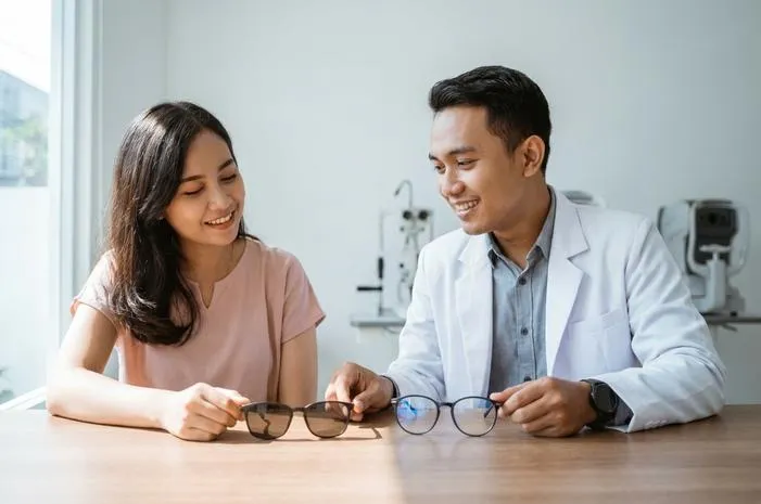 Perbedaan Bluecromic dan Photochromic: Filter Sinar Biru?