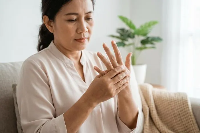 7 Cara Menghilangkan Kram di Jari Tangan Ampuh