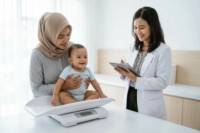 Cek Berat Badan Bayi 7 Bulan Ideal Serta Cara Menambahnya