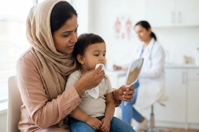 Si Kecil Rewel? Cek Lidah Anak Berjamur dan Atasi Segera