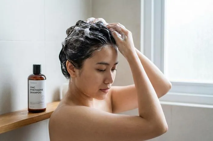 Zinc Pyrithione Shampoo: Solusi Ampuh Basmi Ketombe