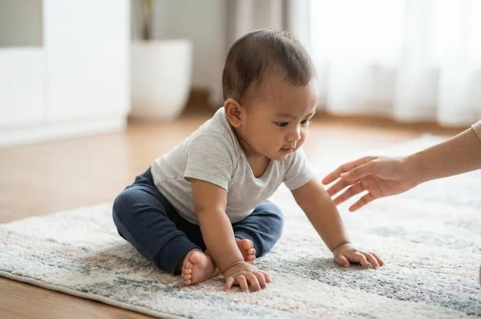Duduk Tripod Bayi: Normal, Tak Bikin Bungkuk, Stimulasi
