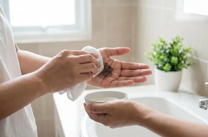 Cara Ampuh Hilangkan Semir di Tangan Tanpa Ribet