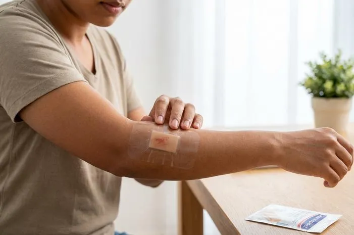 Hansaplast Anti Air Jumbo: Plester Luka Besar 100% Anti Air