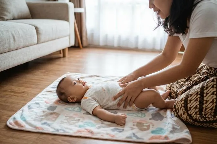 Bayi 5 Bulan Belum Bisa Tengkurap? Jangan Panik, Coba Ini!