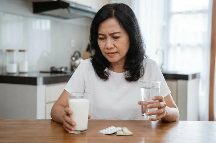 Minum Obat Bareng Susu: Kapan Boleh, Kapan Tidak?