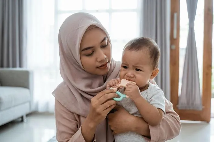 Bayi Tumbuh Gigi Berapa Bulan? Umumnya 6-10 Bulan!