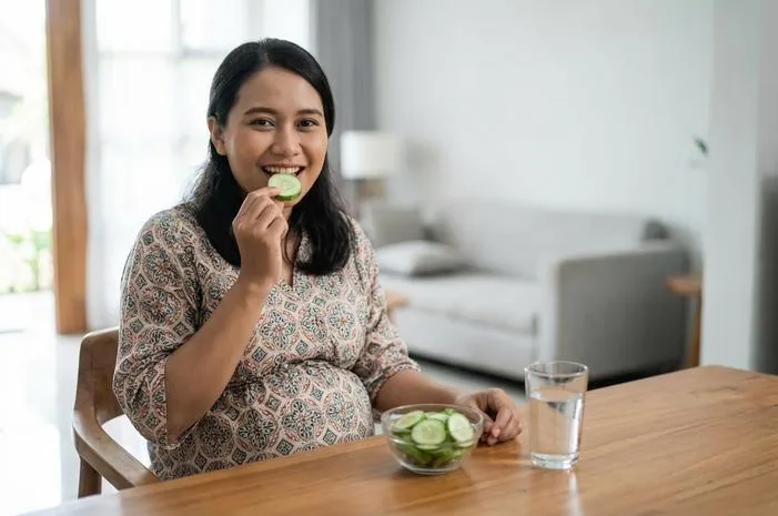 Bumil Makan Timun Mentah? Aman dan Sehat, Ini Manfaatnya