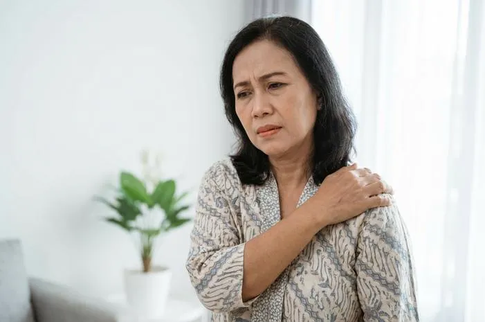 Bahu Sebelah Kiri Sakit? Jangan Bingung, Ini Solusinya