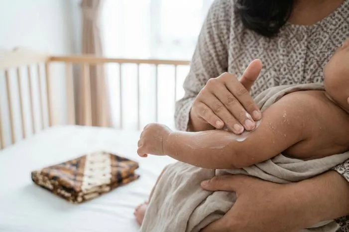 Kulit Bayi Kering: Cara Mudah Rawat Kulit Sehat Si Kecil
