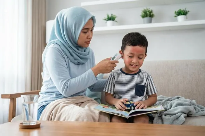 Si Kecil Demam 4 Hari Tapi Tetap Aktif, Normal Nggak?