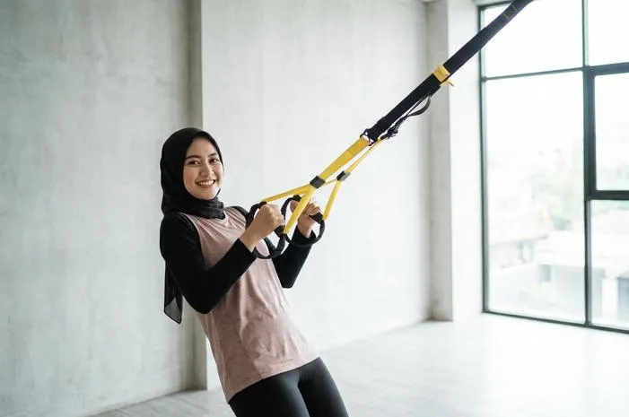 TRX Workout 20 Menit: Kuat dan Ideal di Rumah Aja!
