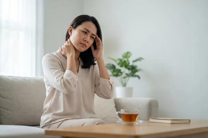 Leher Kaku Kepala Pusing? Kenali dan Atasi Segera