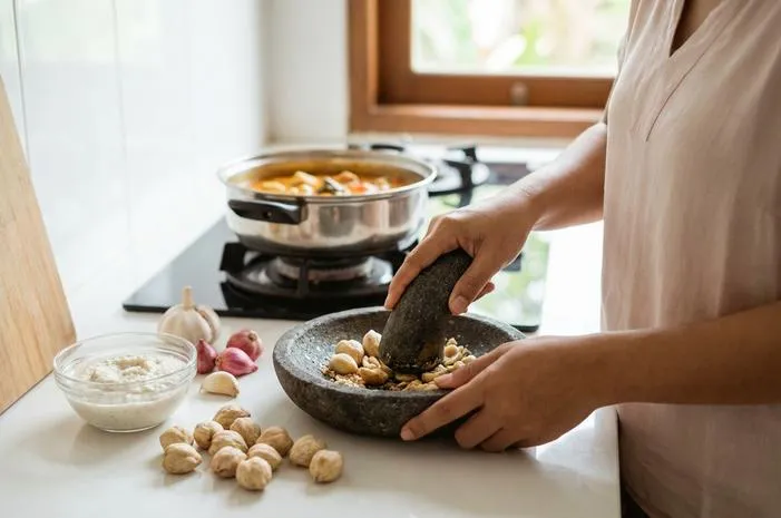 Fungsi Kemiri dalam Masakan: Gurih, Kental, Stabil Kuah