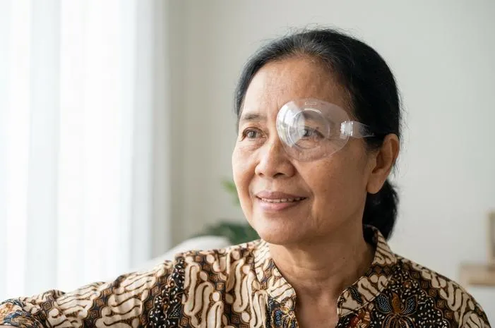 Gambar Mata Setelah Operasi Katarak: Normal Kok!