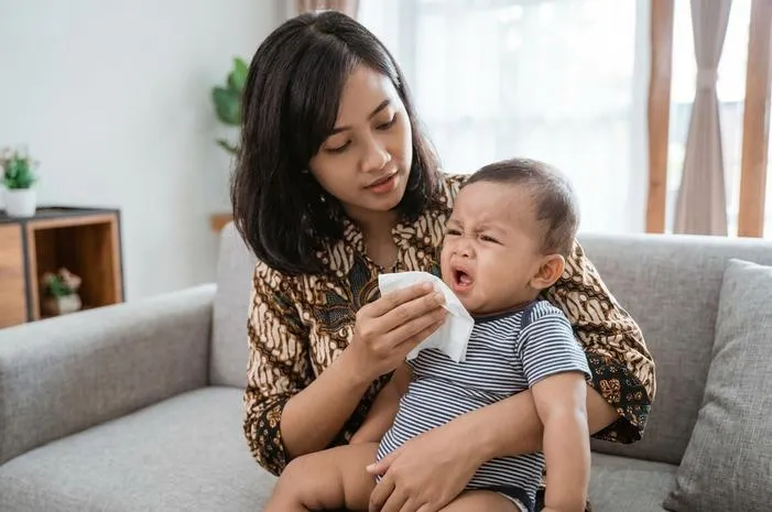 Bayi Bersin Terus: Normal Kok, Bu! Kenali Penyebabnya
