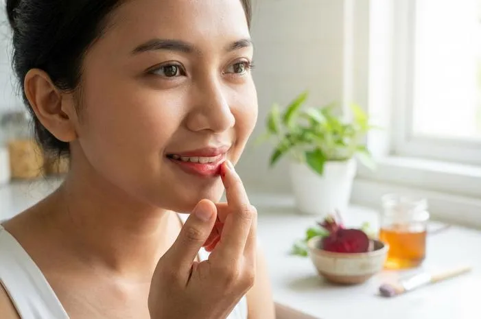 Cara Membuat Bibir Merah Alami, Gampang Banget!