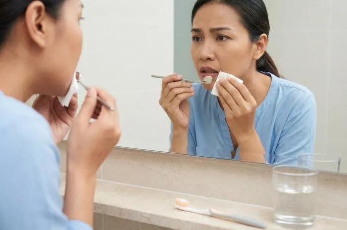 Gigi Berlubang Berdarah: Cek Penyebab dan Cara Atasi