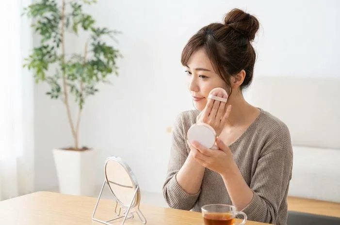 Fungsi Cushion: Makeup Praktis, Kulit Glowing, Ada SPF