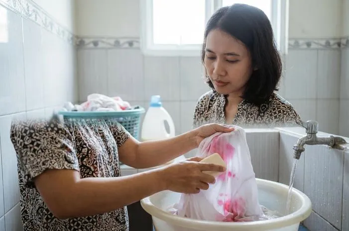 Cara Menghilangkan Baju Kelunturan, Dijamin Kembali Kinclong