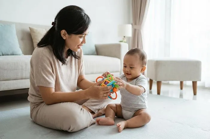 Stimulasi Bayi 7 Bulan: Otot Kuat, Bicara Lancar, Siap Merangkak