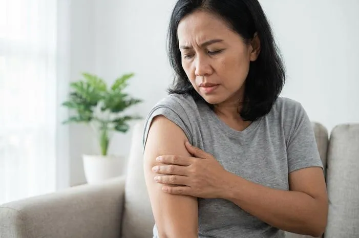 Bukan Jantung! Pahami Nyeri Otot Lengan Kiri Atas dan Atasi
