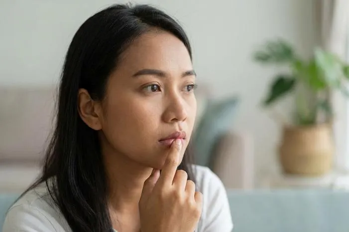 Kedutan Bibir Bawah Tengah: Artinya Baik atau Bahaya?