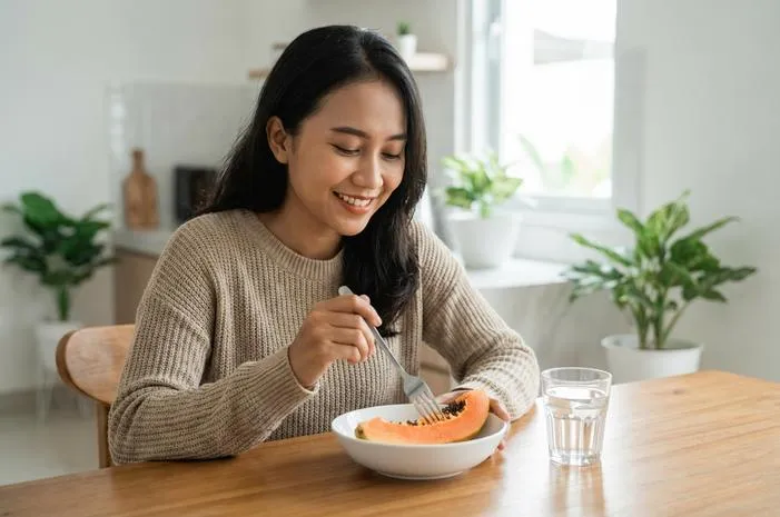 Makan Pepaya Saat Perut Kosong: Pencernaan Lancar Terus!