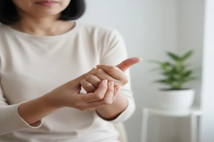 Ibu Jari Sakit Saat Ditekuk? Pahami Penyebab dan Solusi