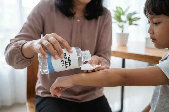 Cairan untuk Membersihkan Luka: Jangan Sampai Salah!