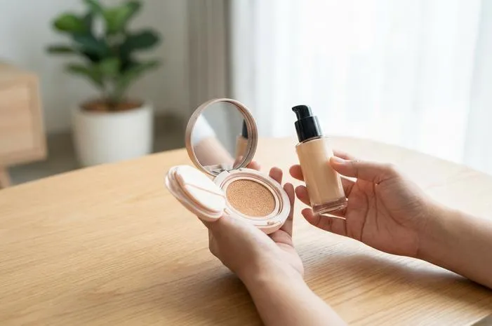 Pahami Beda Cushion dan Foundation, Jangan Salah Pilih!