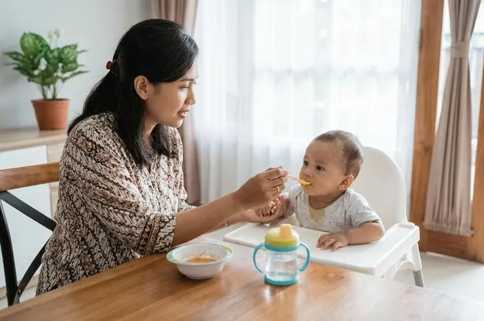 Jadwal Makan Bayi 7 Bulan: Porsi Pas, Bayi Lahap!