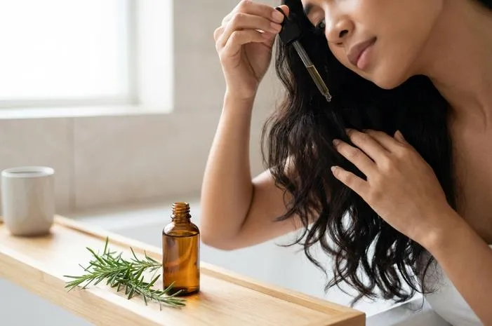 Rosemary Oil untuk Rambut: Lebat, Kuat, Anti Rontok