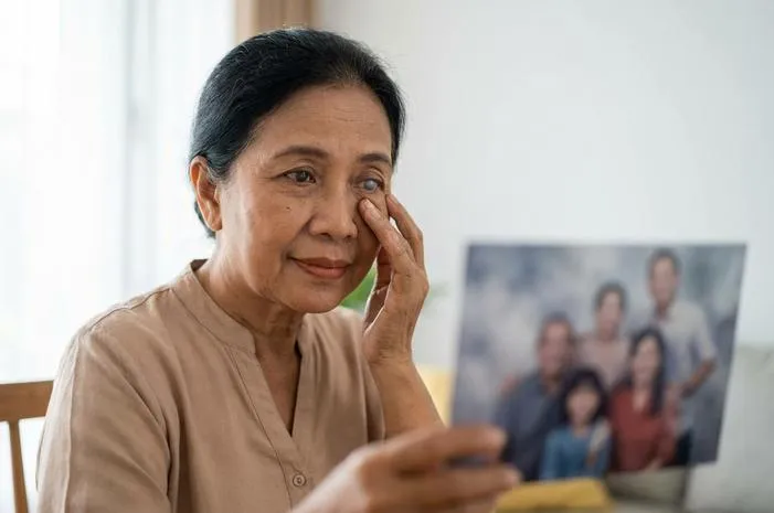 Kenali Ciri-Ciri Mata Katarak Sejak Dini, Yuk!