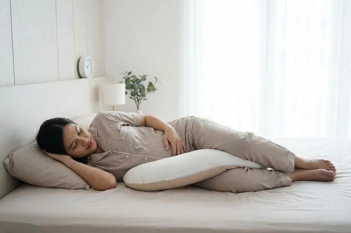 Posisi Tidur Ibu Hamil 3-4 Bulan: Miring Kiri Terbaik