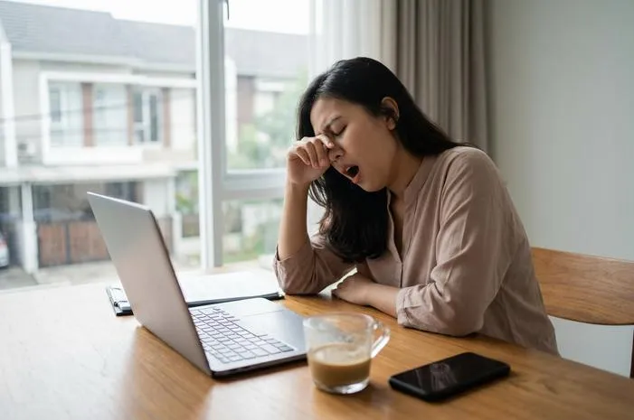 Cek Yuk! Ini Ciri-ciri Kurang Tidur Bikin Kamu Lesu