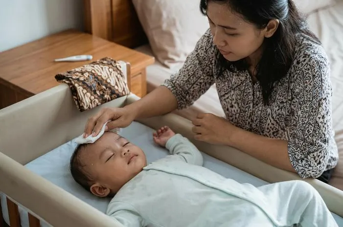 Bayi Keringat Dingin: Normal atau Kapan ke Dokter?