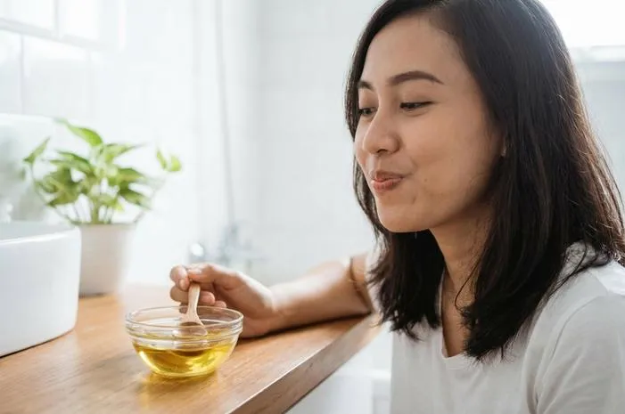 Rutin Oil Pulling Agar Gigi Putih dan Nafas Segar