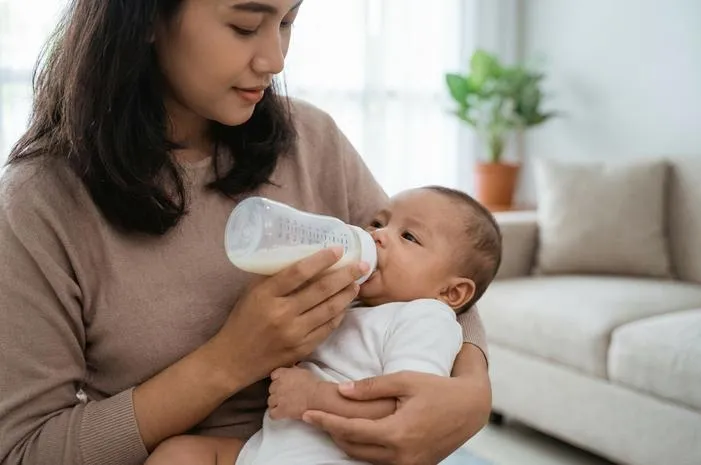 Berapa ml bayi 2 bulan minum asi? Simak takaran tepatnya